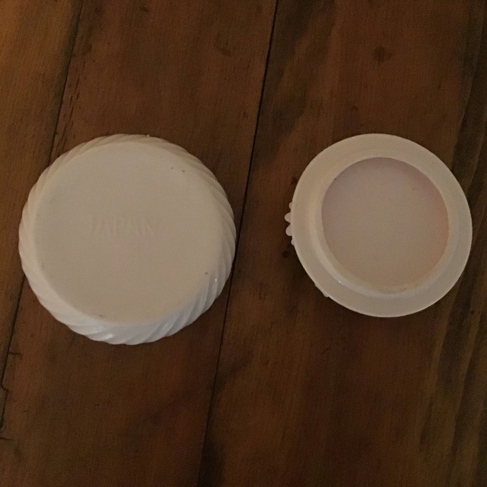 💕2/$20 Vintage Porcelain Trinket Box - Picture 3 of 3